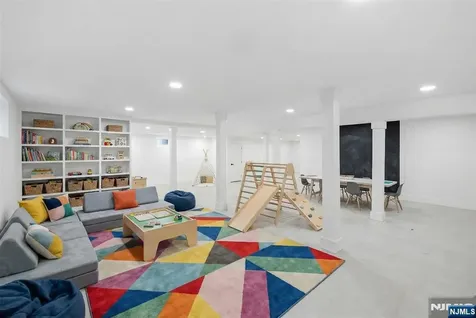 42 Harvey Street Closter NJ 07624