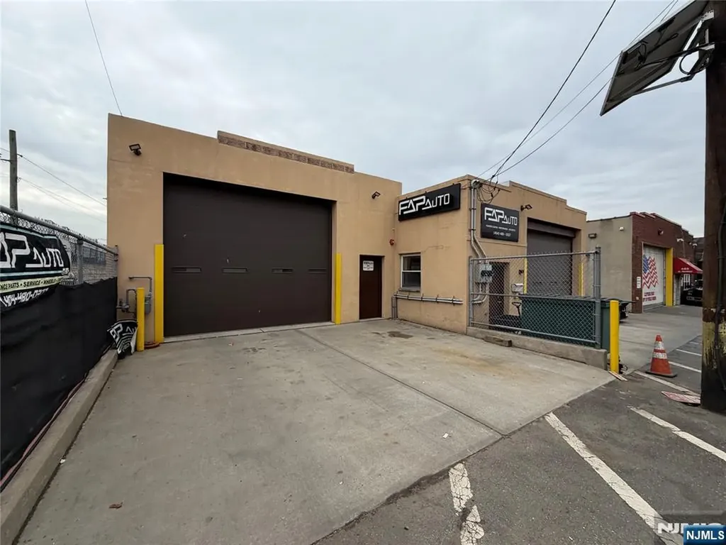 684 Prospect Avenue Fairview NJ 07022