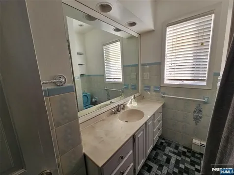 36 Glenwild Avenue Bloomingdale NJ 07403