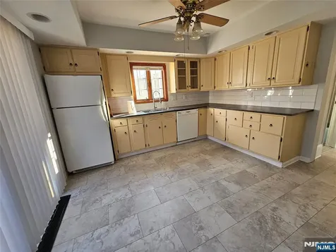 36 Glenwild Avenue Bloomingdale NJ 07403