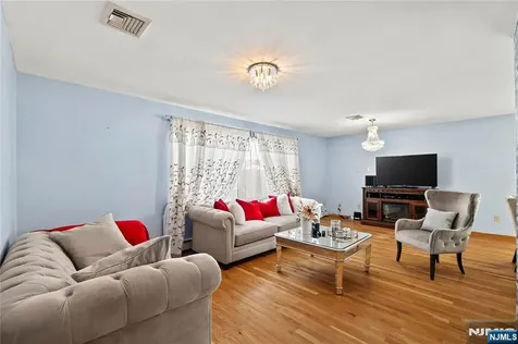 391 Taylor Hackensack NJ 07601