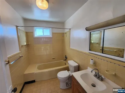 752 Ridge Road Lyndhurst NJ 07071