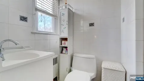 25 Woodland Avenue West Orange NJ 07052