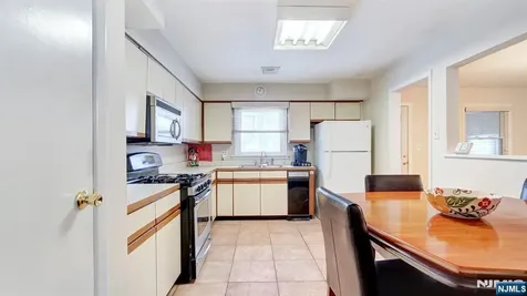 25 Woodland Avenue West Orange NJ 07052