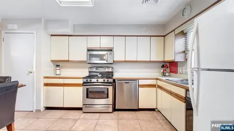 25 Woodland Avenue West Orange NJ 07052