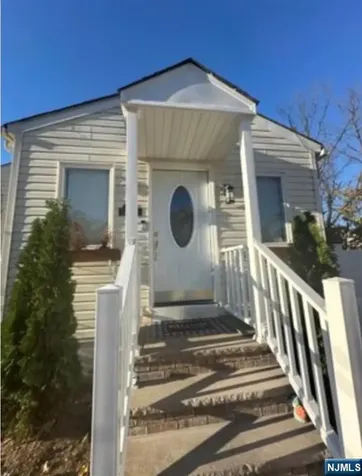 88 Fournier Crescent Elmwood Park NJ 07407