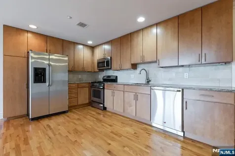 17 Meadow Road Rutherford NJ 07070