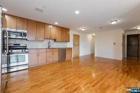 17 Meadow Road Rutherford NJ 07070