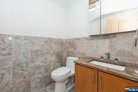 17 Meadow Road Rutherford NJ 07070
