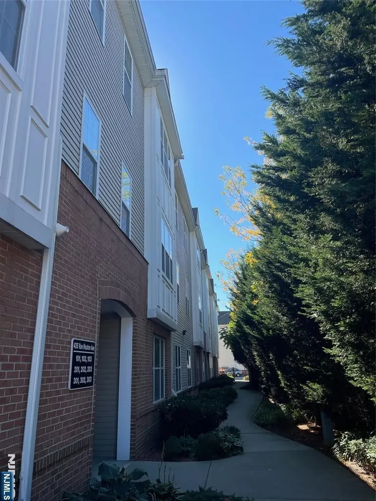 435 Van Houten Avenue Passaic NJ 07055