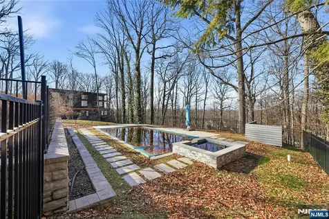 27 Suffolk Lane Tenafly NJ 07670