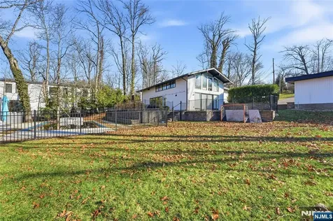 27 Suffolk Lane Tenafly NJ 07670