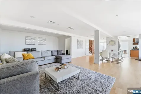 27 Suffolk Lane Tenafly NJ 07670