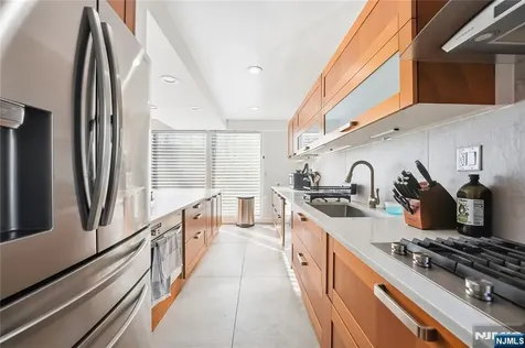 27 Suffolk Lane Tenafly NJ 07670