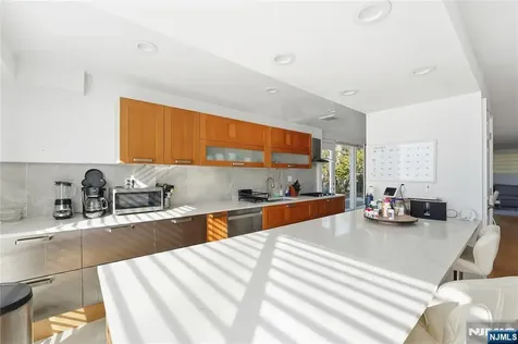 27 Suffolk Lane Tenafly NJ 07670