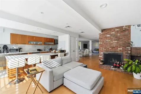 27 Suffolk Lane Tenafly NJ 07670