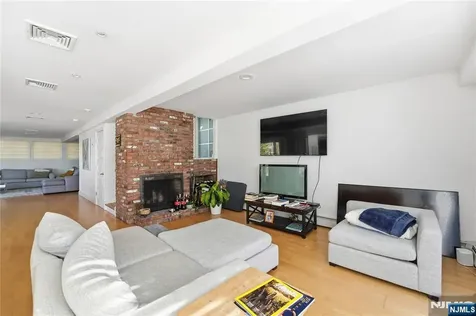 27 Suffolk Lane Tenafly NJ 07670