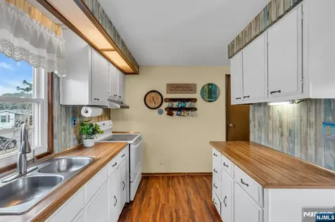 44 Nancy Lane Barnegat NJ 08005