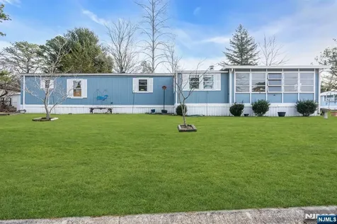 44 Nancy Lane Barnegat NJ 08005