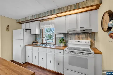 44 Nancy Lane Barnegat NJ 08005