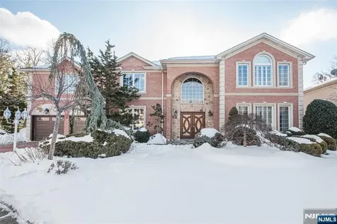 6 Merrimack Court Paramus NJ 07652