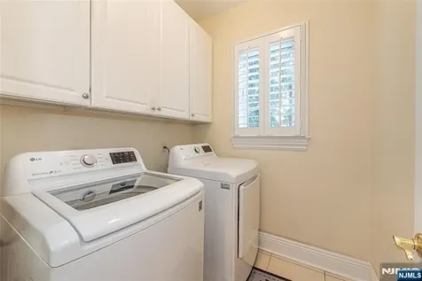 6 Merrimack Court Paramus NJ 07652