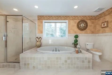 6 Merrimack Court Paramus NJ 07652