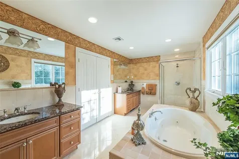 6 Merrimack Court Paramus NJ 07652