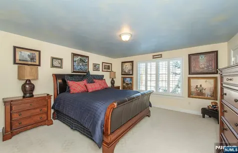 6 Merrimack Court Paramus NJ 07652