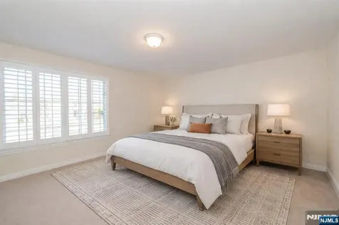 6 Merrimack Court Paramus NJ 07652