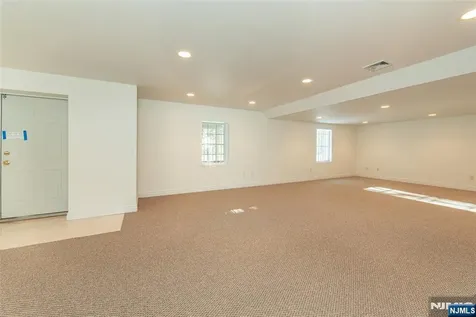6 Merrimack Court Paramus NJ 07652