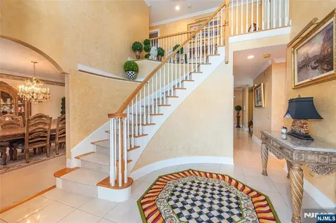 6 Merrimack Court Paramus NJ 07652