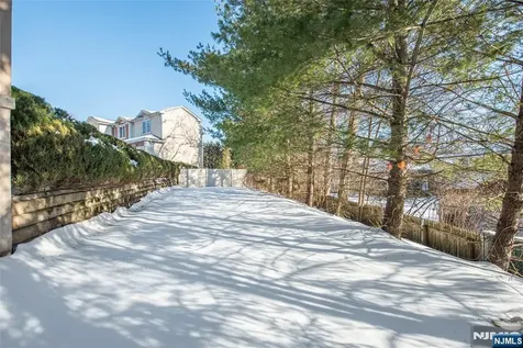 6 Merrimack Court Paramus NJ 07652