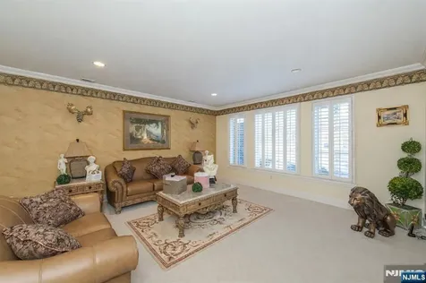 6 Merrimack Court Paramus NJ 07652