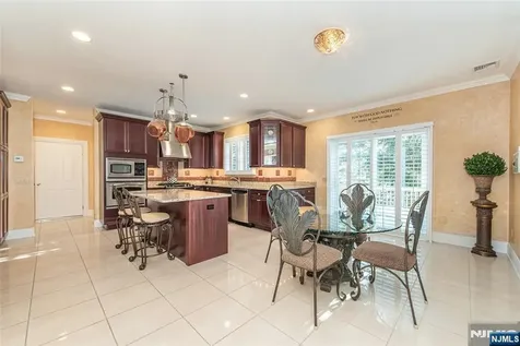 6 Merrimack Court Paramus NJ 07652