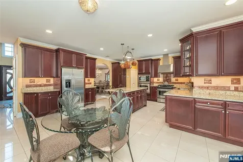 6 Merrimack Court Paramus NJ 07652