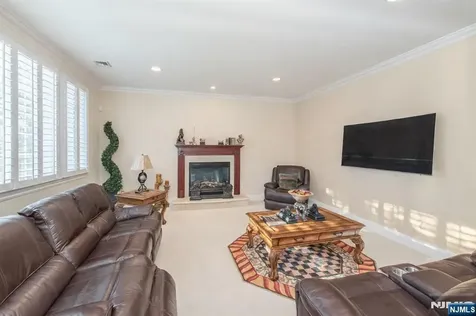 6 Merrimack Court Paramus NJ 07652
