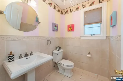 6 Merrimack Court Paramus NJ 07652