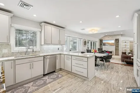 320 Long Bow Drive Franklin Lakes NJ 07417