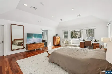 320 Long Bow Drive Franklin Lakes NJ 07417