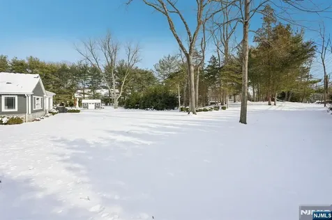 320 Long Bow Drive Franklin Lakes NJ 07417