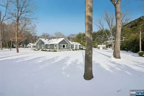 320 Long Bow Drive Franklin Lakes NJ 07417
