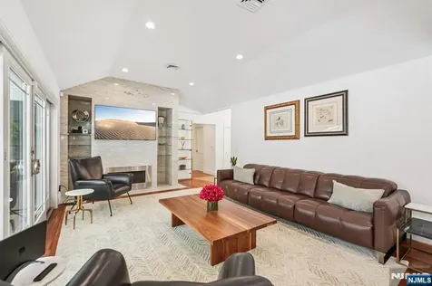 320 Long Bow Drive Franklin Lakes NJ 07417