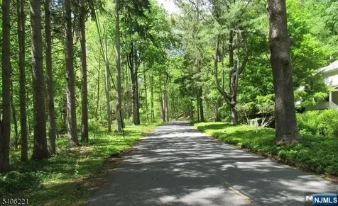 Sweet Hollow Road Holland NJ 08848