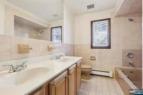 407 Jane Street Fort Lee NJ 07024