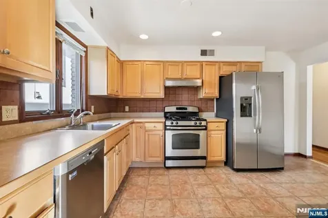 407 Jane Street Fort Lee NJ 07024