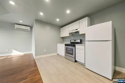 297 Runyon Street Newark NJ 07108