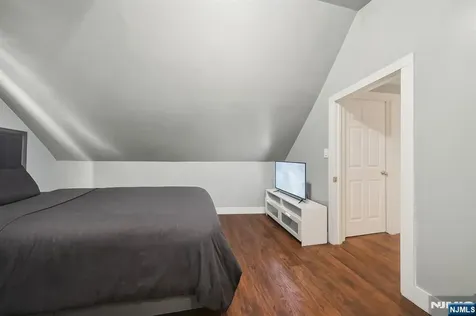 297 Runyon Street Newark NJ 07108
