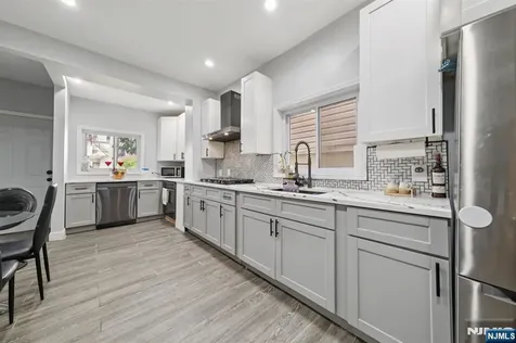 297 Runyon Street Newark NJ 07108