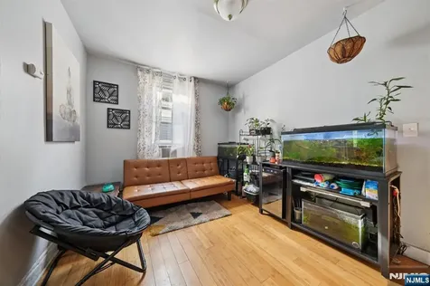 297 Runyon Street Newark NJ 07108